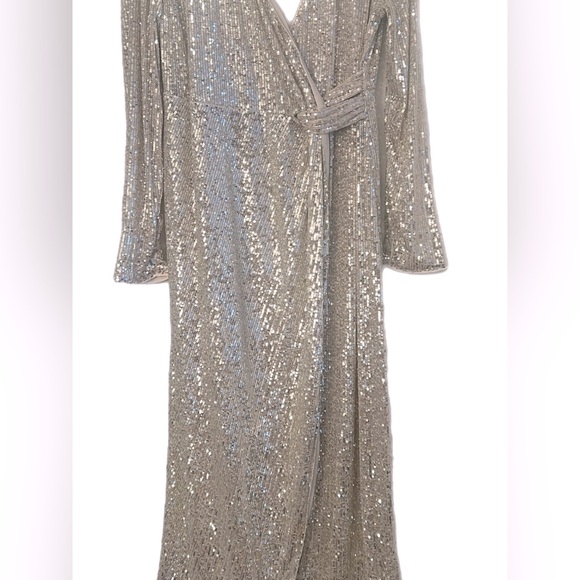 NWT MAMA Sequined Wrapover Maternity Dress sz Small🌹 - Picture 2 of 5